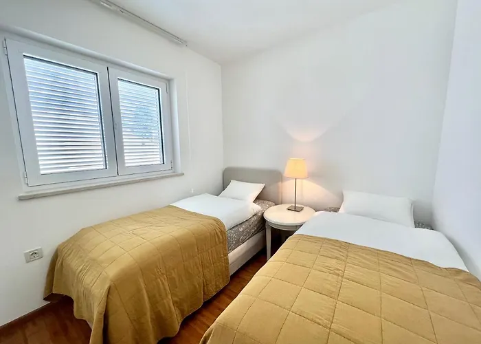 Golden View Apartment