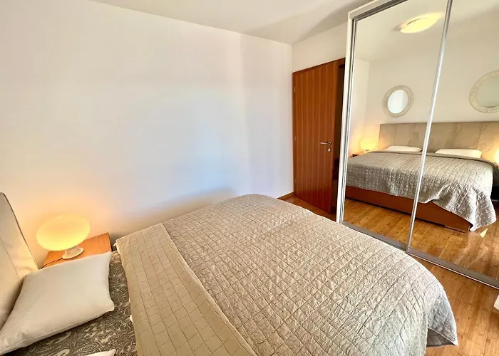 Golden View Apartment