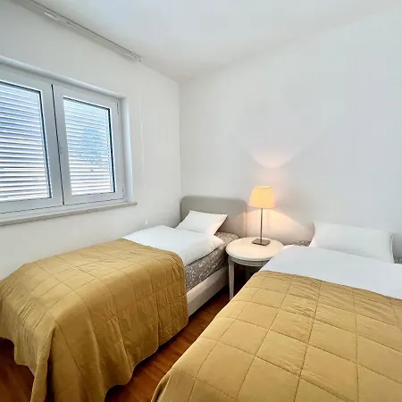 Golden View Apartment