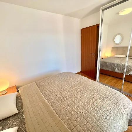 Golden View Apartment