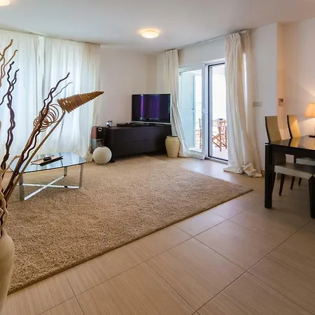 Apartament Golden View