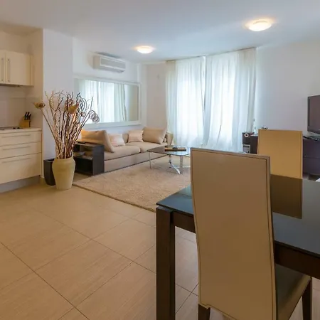 Golden View 德拉马利